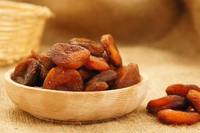 2-3 kuru kayısı + 2-3 tam ceviz