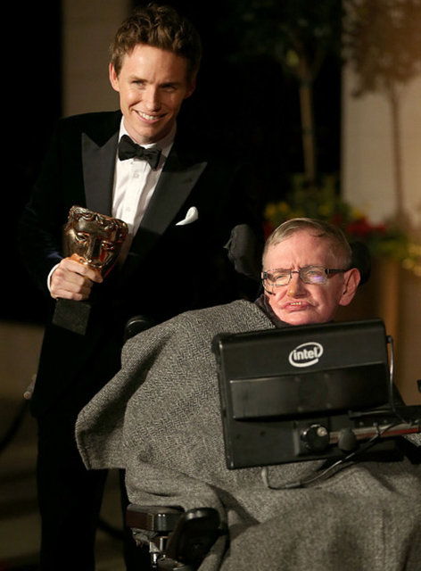 En iyi erkek oyuncu ödülüneyse "The Theory Of Everything" filminde ünlü bilim adamı Stephen Hawking'i canlandıran Eddie Redmayne layık görüldü.