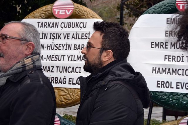 Genelkurmay Başkanlığının İstanbul Merkez Komutanlığı'na verdiği emir üzerine Kara, Deniz, Hava ve Jandarma Komutanlıklarını temsilen bu sınıflarda görevli 4 subay, Bebek Camii'ndeki cenaze törenine katıldı. Cenazeye ayrıca TSK adına çelenk gönderildi.