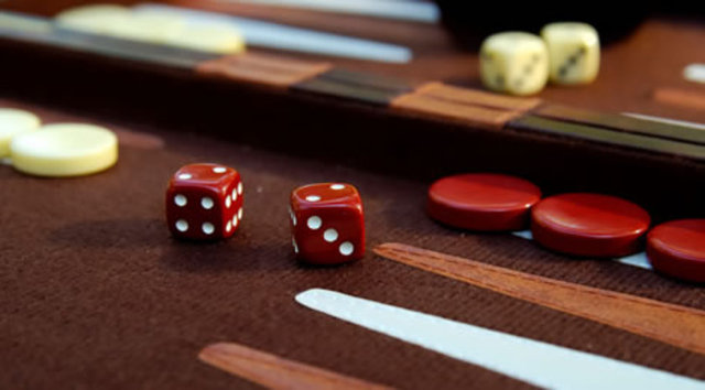 Yedi sayısı ise Farsçası ise 'heft' dir (veya hefte). Yedi günlük 'hafta' ismi de buradan alınmıştır.