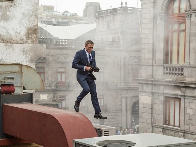 Bütçesi 300 milyon doları aşan filmin Meksika'daki çekimlerinden yeni kareler yapımcı firma Metro-Goldwyn-Mayer (MGM) tarafından yayınlandı.