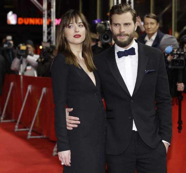 Gösterimin ardından eleştirmenler tarafından yerden yere vurulan yapım, bugün dünyada ve ülkemizde gösterime girecek.