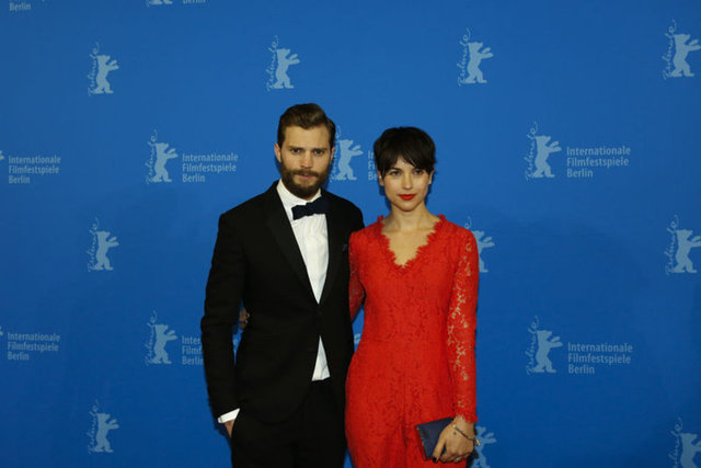 Jamie Dornan galaya eşi Amelia Warner ile katıldı.