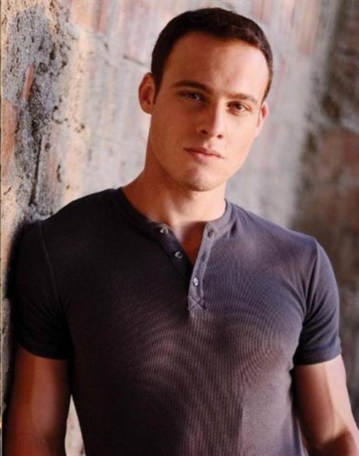 KEREM BÜRSİN   - Üzülüyorum, kalbim acıyor... Utanıyorum! Söyleyecek hiçbir şey yok. İnsanlık adına utanıyorum. Dualarım senin ve ailenle...