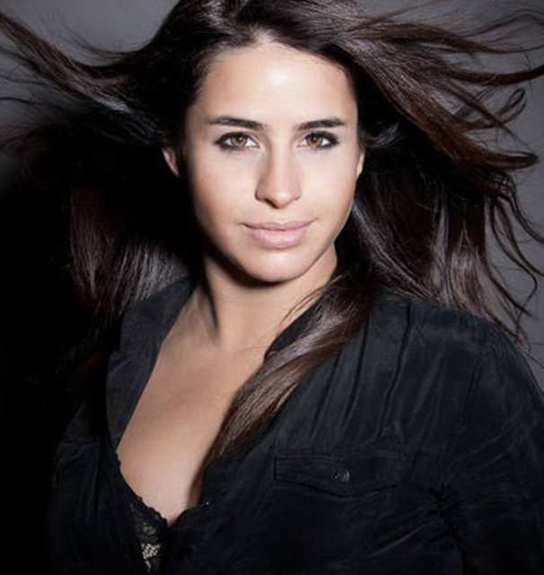 BÜŞRA PEKİN   - Twitter hesabından "Umudumuzu tükettiniz. İnsanlığınızı yitirdiniz. Nurlar içinde uyu Özgecan. Sen çok kıymetlisin" sözleriyle tepkisini gösterdi.