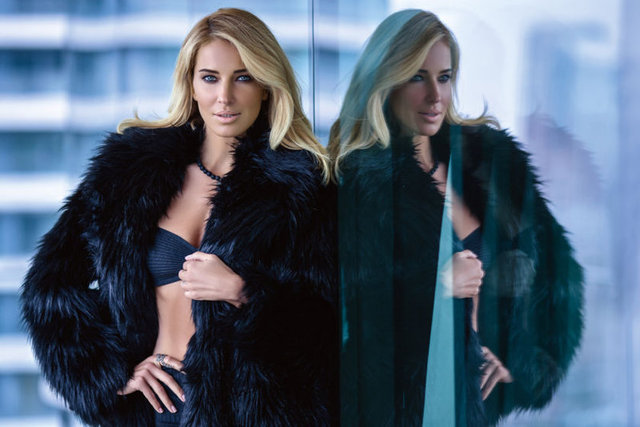 Olaya karıştığı iddia edilen bir kişi de aranıyor. Genç kızın cenazesi otopsi için Adana Adli Tıp Kurumu'na kaldırıldı.