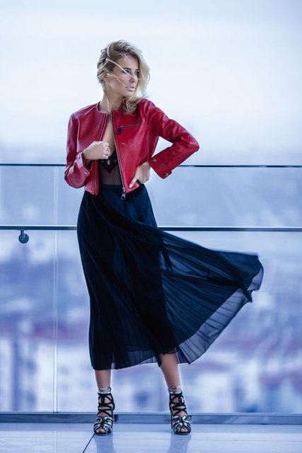 Gözaltına alınan 2 kişi, genç kızı benzin döküp yakmaya çalıştıklarını, Çamalan Mahallesi Alman Mezarlığı yakınındaki Cin Deresi'ne attıklarını itiraf ettiler