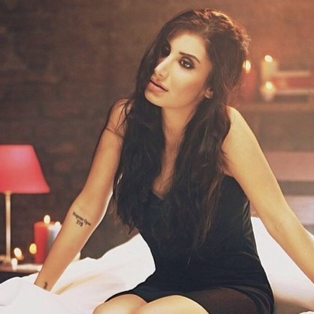 Arada sırada bebeklik resimlerimize baksak hatırlar mıyız acaba özümüzü. Lanet olsun bütün kötülere, kötülüklere...  -