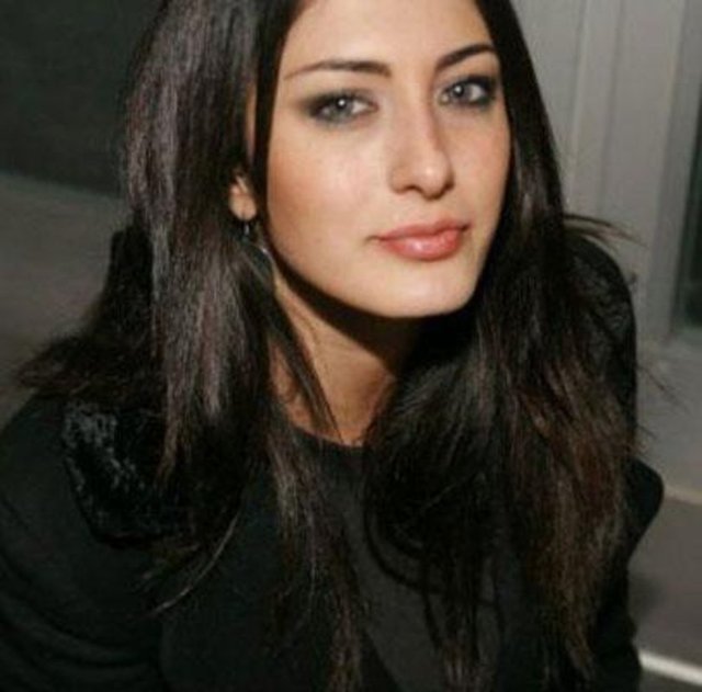 MERVE OFLAZ - Kadın; cinsel bir obje, seks kölesi, üreme makinesi, kimsenin namusu değildir. Kadınlara ne giyeceğini, nasıl oturup kalkacağını, nasıl konusacağını, nasıl güleceğini öğretmek yerine oğluna insan olmayı öğret!