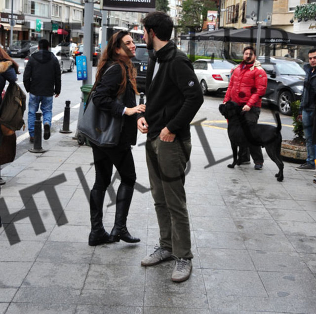 EMRE ECZACIBAŞI VE SEVGİLİSİ