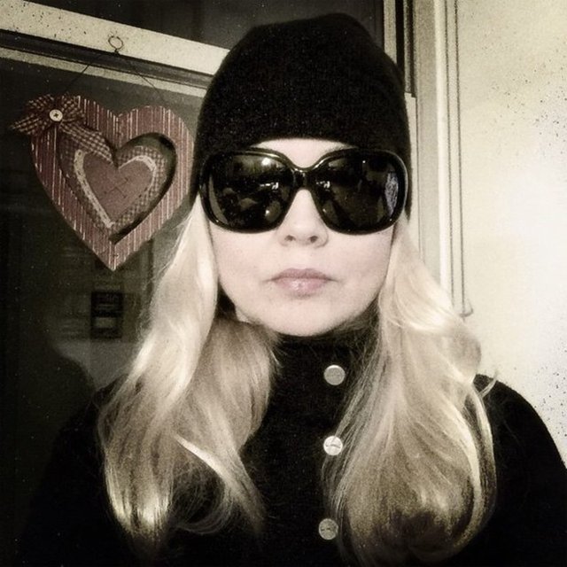 İDEM UZEL SARI -  - Yalnızca #özgecan için değil, bugün medeni addedilen; tüm dünya toplumlarında şiddet gören, tecavüze uğrayan, eşleri ve sevgilileri tarafından acımasızca katledilen TÜM KADINLAR için #siyahgiyin