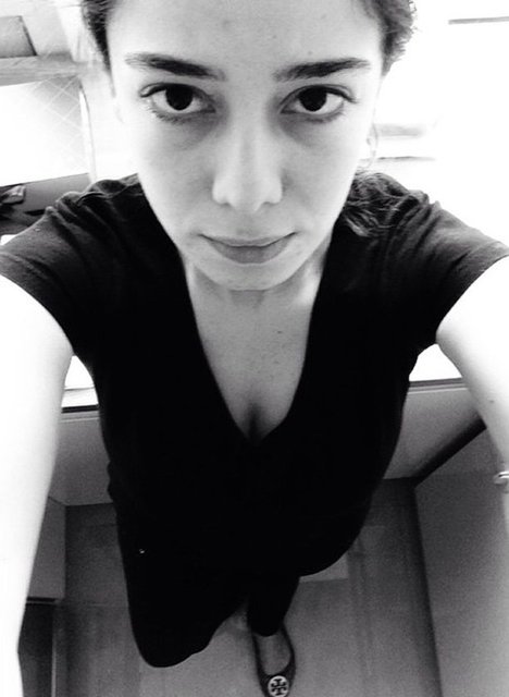 MERVE SEVİ Hepimizin içinden geçen ortak küfürler var bugün, içimizde o canavarın da insan görünümünde olduğunu bilmek kadın-erkek kendimizden utanmamıza sebep oldu. İçimde bir nebze merhamet yok bugün ve olmayacak da unutma unutturma...