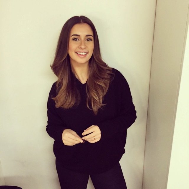 Ve bugün onun gibi hepimiz çantamızda, rabamızda, yanımızda bizi koruyabilecek bireşeyler taşıyoruz. Peki neden? Çünkü trafikte, yolda, yürüyüş yaparken, alışveriş merkezinde veya herhangi bir anda hep "ya birşeyler olursa" diye korkuyoruz.