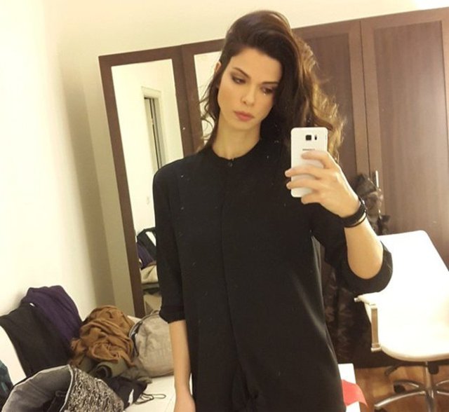 LARISSA GACAMER -  - Bugun siyah... #ozgecanaslan