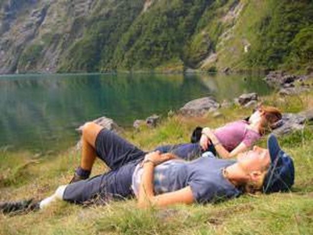 6- Bol bol kestirin  -  - Şekerleme yapın ve geceleri erkenden yatın. Harvard Üniversitesi'nde yapılan bir araştırma beynin uykuya daldıktan sonra da anıları işlemden geçirdiğini ortaya koydu.