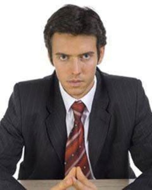 13- Yüzünüzdeki gülücüğü yok edin  -  - Deneyler kaş çatma gibi basit bir eylemin insanın düşüncelerinde daha kuşkucu ve analitik bir tavır takınmasına yol açtığını gösteriyor.