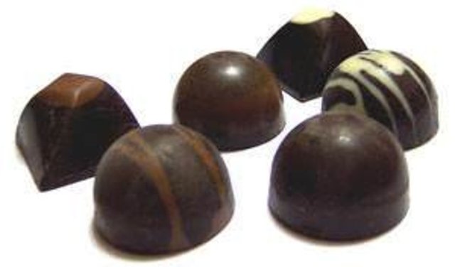 11- Sütsüz çikolata yiyin  -  - IQ'nuzu bir gecede yükseltmese de bitter çikolatanın içerdiği flavonoidler belleği güçlendirir.