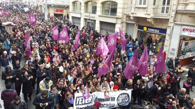 Yürüyüşe, CHP İstanbul Milletvekili Melda Onur'da katıldı.