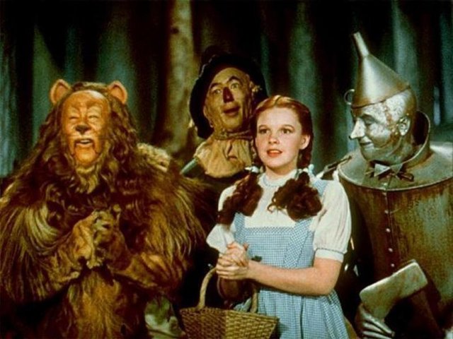 The Wizard of Oz / Oz Büyücüsü (1939)  - Film, En İyi Film ödülünü "Gone with the Wind"e kaptırmış olsa da eleştirmenler Oz'un bu ödülü eve götürmesi gerektiğini düşünmüştür.