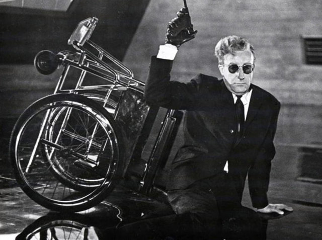 En İyi Film Adayı, En İyi Erkek Oyuncu Adayı(Peter Sellers), En İyi Yönetmen Adayı(Stanley Kubrick)