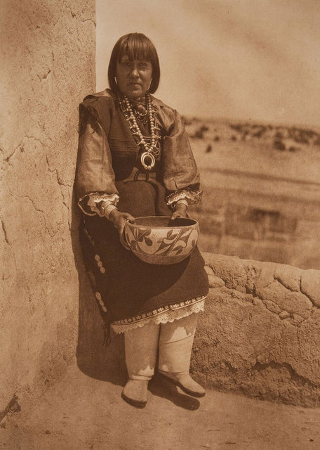 Curtis, son kalan 80 Kızılderili kabilesini tamamen yok olmadan önce kayıt altına aldı.