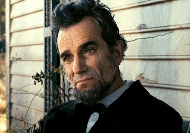 2013 - En iyi erkek oyuncu:  Daniel Day-Lewis (Lincoln) -