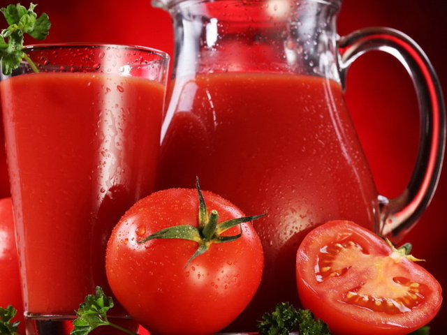 Örneğin domates suyu, domates püresi, domates salçası, ketçap veya pişmiş domates sosu tükettiğimizde, çiğ domatese göre daha fazla likopen alırız.