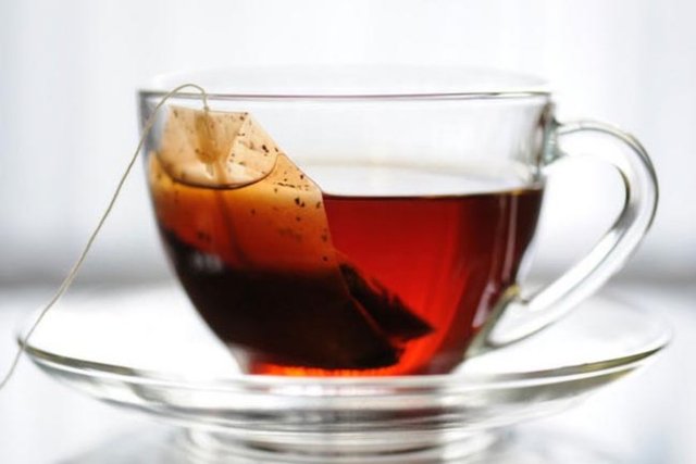 Çay içmek de ömrünüzü uzatır  -  - Japonlar çok fazla çay içer. En uzun ortalama yaşam süresinin de burada olması tesadüf değildir. Siyah ve yeşil çay kateşin içerir bu da kalp rahatsızlıklarına karşı savaşan bir maddedir.