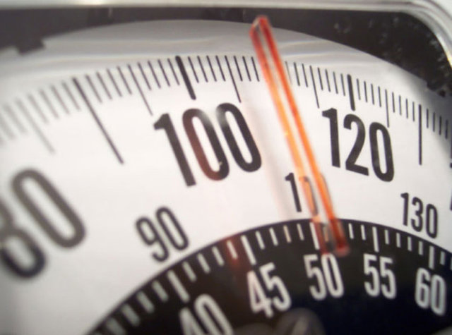 Genç biri kadar sağlıklı bir kiloda olmak iyidir  -  - Eğer gençken sağlıksız biri olduysanız bu ömrünüzün sonuna kadar öyle olacağınız anlamına gelmez. Zararlı alışkanlıkların çoğu gençlikte edinilir ve yetişkinlikte devam eder. Bunu durdurabilirsiniz.