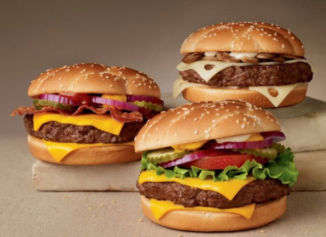 Kırmızı et yememenin birçok faydasını görebilirsiniz   -  - Birçok kişi, kırmızı etin kolon kanserini körüklediğine işaret ediyor. Çok fazla kırmızı et yiyor ve uzun yaşamak istiyorsanız hemen yemeyi kesin.