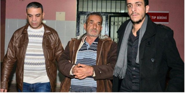 Nazife Karlılar - Adana'da 65 yaşındaki Mustafa Karlılar, tartıştığı eşi Nazife Karlılar'ı göğsünden bıçaklayarak öldürdü.