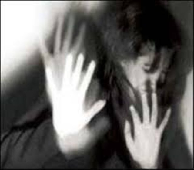 Özlem Durmuş - Kars'ın Selim ilçesinde yaşayan 24 yaşındaki Bilal Durmuş, eşi Özlem ve iki çocuğunu öldürdüğü tüfekle intihar etti.