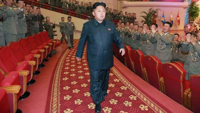 Güney Kore istihbaratı Kuzey Kore Savunma Bakanı Hyon Yong-chol'un "idam edildiğini" açıkladı. Bakanın, Kuzey Kore lideri Kim Jong-un katıldığı törende uyuya kalması ve kendisine verilen talimatları yerine getirmemesinin idamına yol açtığı belirtiliyor.