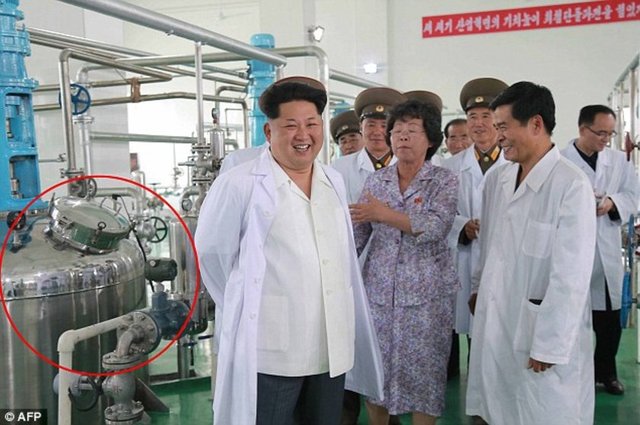 ABD Silahsızlanma Çalışmaları Merkezi'nden Melissa Hanman, fotoğraflarda Kuzey Kore'deki fabrikanın biyolojik silah yapımı için bütün ekipmanlara sahip olduğunu açıkladı. -