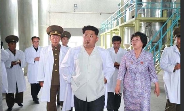 Ülkede bulunan yabancılar mobil cihazları sayesinde internete erişebiliyor.