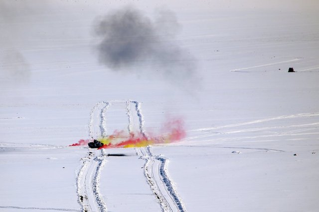 Bölgede mayınlı araziyle karşılaşılması üzerine, roketle atılan 400 kilogramlık TNT patlatılarak, mayınlı bölge temizlendi ve 100 metre uzunluğunda, on metre genişliğinde alan açıldı. -
