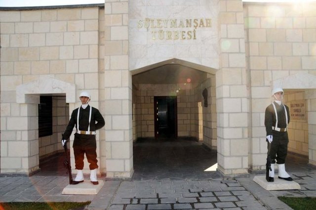 Osmanlı Devleti zamanında Rakka kazasına bağlı bir nahiye olan Caber Kalesi, 1. Dünya Savaşı'nda Osmanlı Devleti'nin yenilmesi üzerine, 1918 yılı sonlarına doğru İngiliz Kuvvetleri tarafından işgal edilmişti.