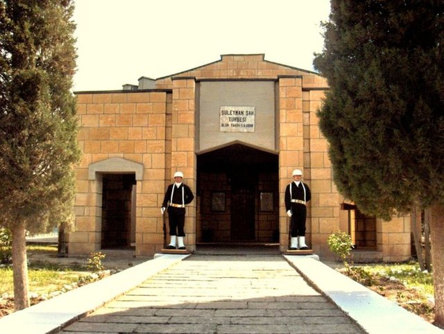 Buraya karşı herhangi bir saldırı ihtimaline karşı silahlı kuvvetlerimiz teyakkuz halindedir. Hatta çok net, uçaklarımız bile havadadır" demişti.