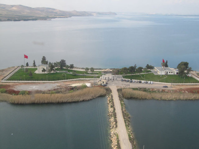 İslamiyet'in başlangıcı sırasında "Davsara" olarak bilinen yer Müslüman coğrafya âlimleri tarafından "Davsen" olarak adlandırılmıştır. Hicri 5. asırda Benî Kuşeyrli Ca'ber tarafından zaptedildiği için, bu isimle şöhret bulmuştu.