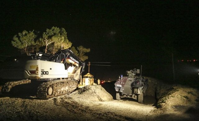 Süleyman Şah Türbesi ve karakolunun IŞİD'in eline geçmemesi için imha edildiği bildirildi.