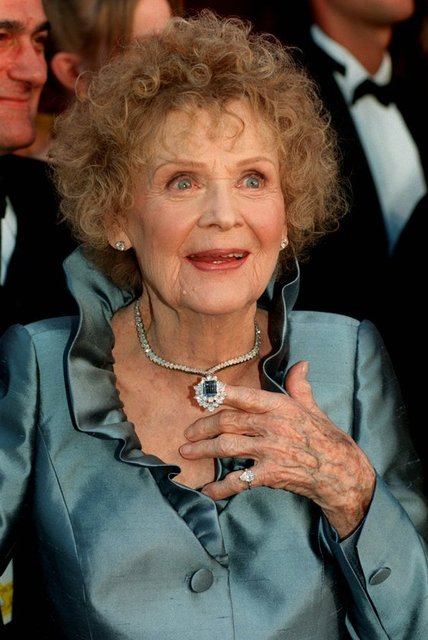 1998 - Gloria Stuart (Titanic) Oscar'a aday gösterilen en yaşlı kadın oldu.