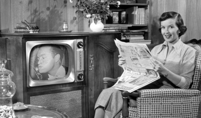 1953 -  İlk kez TV'de canlı yayınlandı.