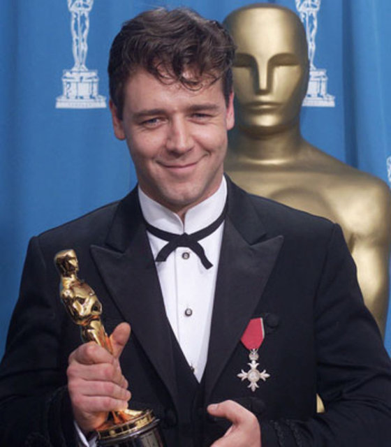 Russel Crowe (2001 En İyi Erkek Oyuncu): Çiftliğinin tavuk kümesinde.