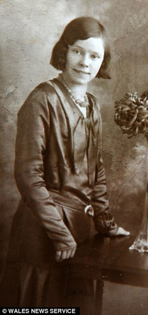 ın en yaşlı ikizleri 103 yaşında - 22.02.2015 -  -  - Toplam 5 çocukları, 12 torunları ve 19 torun çocukları olan ikizlerin ikisinde de demans hastalığı bulunuyor.