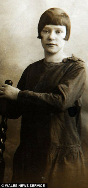 Bu yüzden de aynı bakım evinde, bitişik odalarda yaşıyorlar.