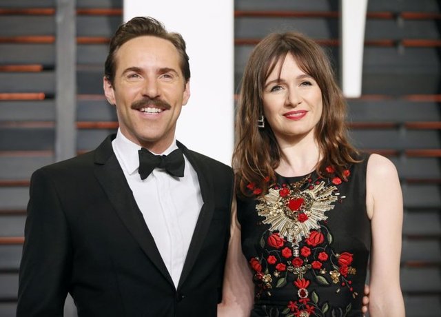 Emily Mortimer ve Alessandro Nivola