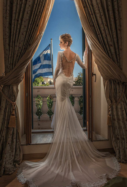 Onları fotoğraflayan fotoğrafçılara ise çoğu zaman ücret ödemeyen çift; bloglarında bu fotoğrafçılardan bahsediyor.  - Corfu, Yunanistan -