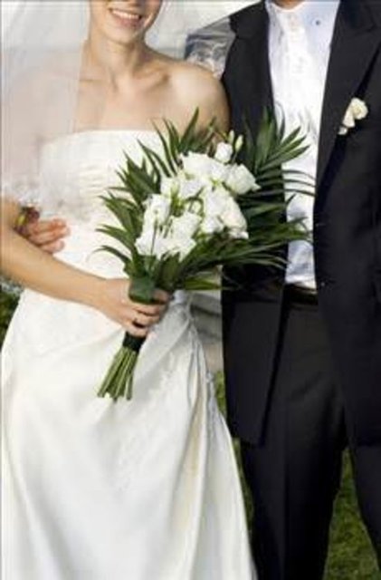 BELÇİKA - En önemli gelenekleri mendile isim işlemektir. Gelinin ailesinde, kızın adının işlenmiş olduğu mendil vardır ve bu mendil düğüne götürülerek davetlilere gösterilir.