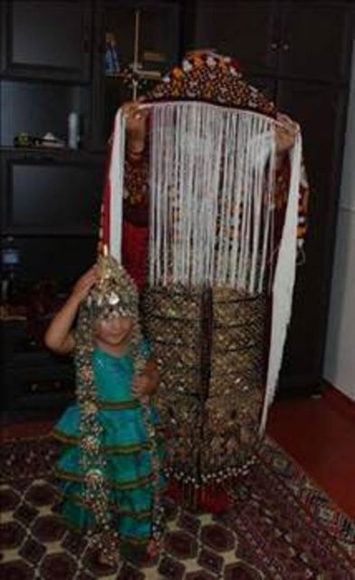 TÜRKMENİSTAN - Türkmenistan'da yüzyıllardır devam eden düğün gelenekleri günümüzde de yaşatılıyor.Gelenek ve göreneklerine bağlılığıyla bilinen Türkmenlerin düğünleri oldukça renkli geçiyor.