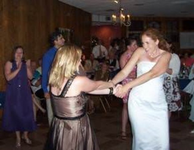 POLONYA - Polonya'da gelinler düğünde para karşılığı dans ederler.